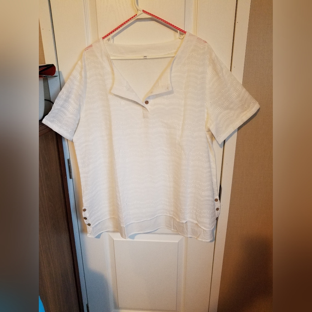 White blouse - Picture 1 of 1